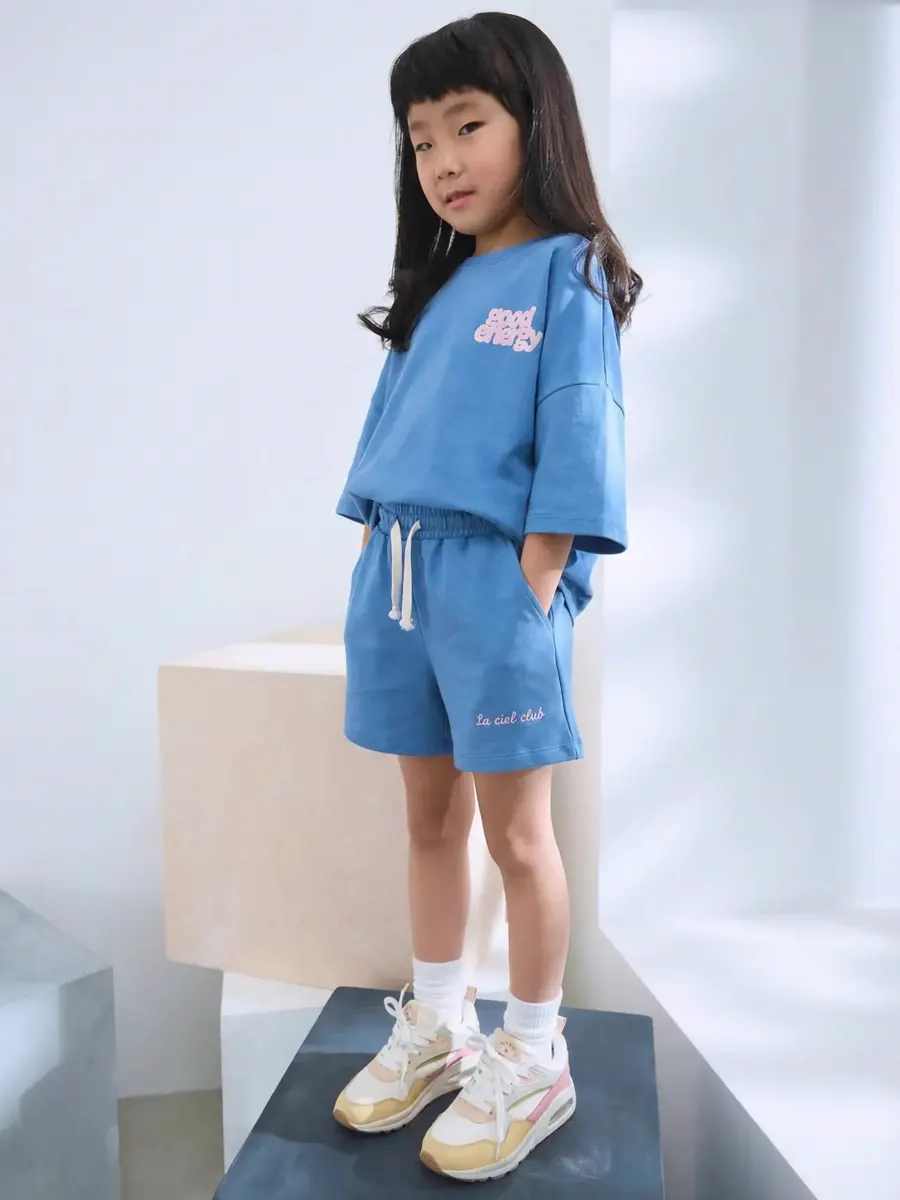 Kız çocuk spor takım modeli